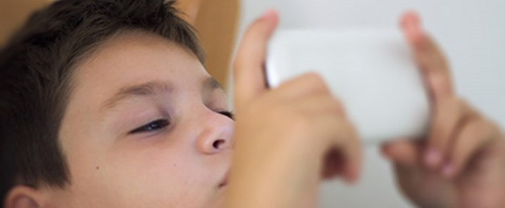 Let your kids be smart without a smartphone-Blog